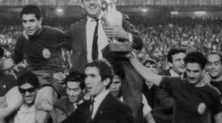Euro 1964 Spagna alza la Coppa