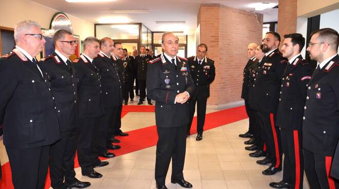 Il comandante interregionale dell'Arma in visita dai carabinieri di Arezzo