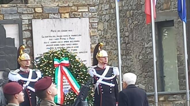 Mattarella a Civitella in Val di Chiana accolto al grido di 'Viva la Costituzione'