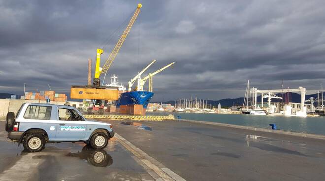 polizia porto di marina di carrara 