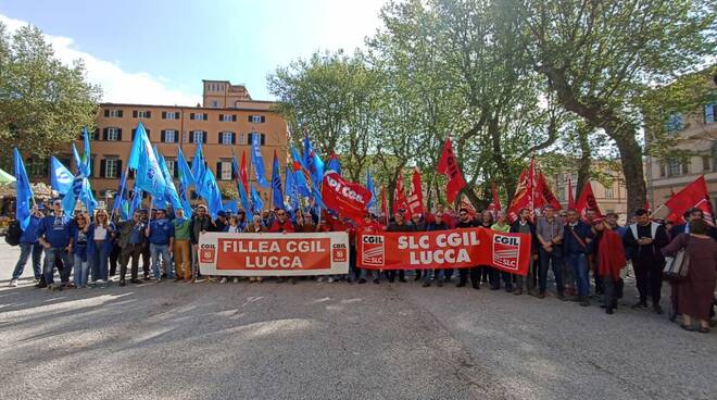 presidio piazza Napoleone sciopero Cgil Uil