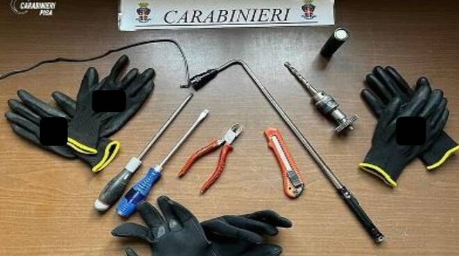 carabinieri, san miniato, scasso, furto, attrezzi da scasso